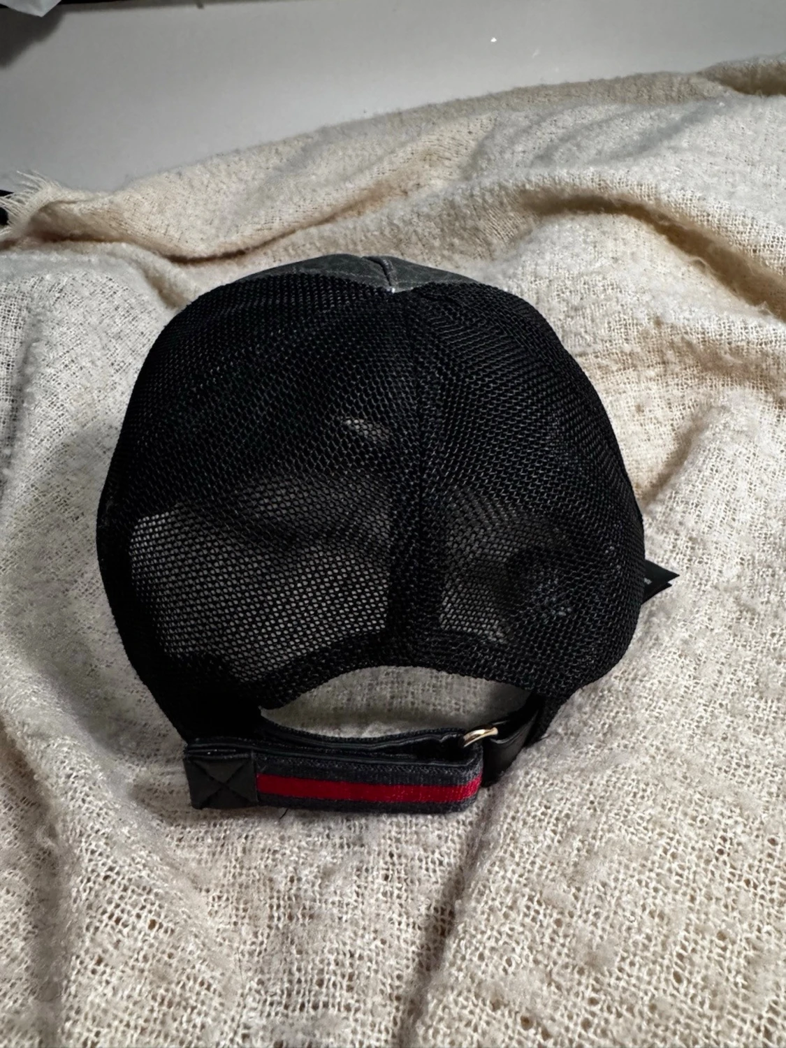 Gucci svart keps med ormtryck - 6