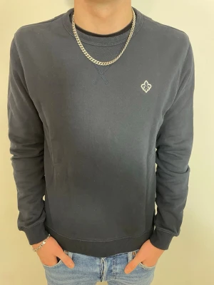 Morris tröja - Mörkblå morris tröja - Storlek S - Skick 8/10 - hör av er vid minsta fundering!