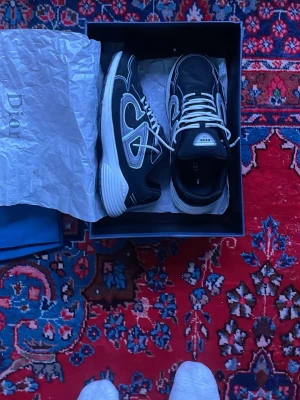 Svarta Dior B30 sneakers - B30s från Dior. Storlek 42, helt nya. Pris kan diskuteras om du är snabb!!