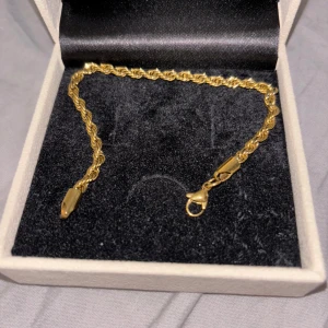 Cordell guld armband  - Cornell armband på 5mm som aldrig är använd endast testad. Armbandet är guldplaterat.          Hör av dig för frågor 