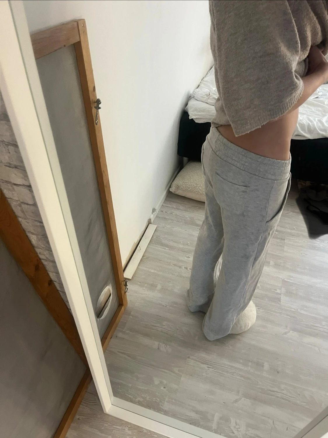 Grå mjukisbyxor med dragsko - 1