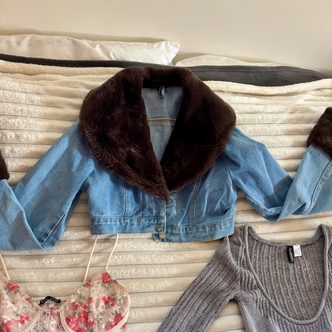 7 plagg säljs i ett paket  - 4