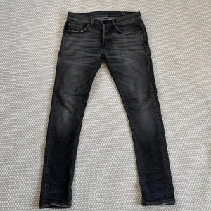 Dondup George  - Don dup  der färg lite slitna i skrevet men inget överdriver 