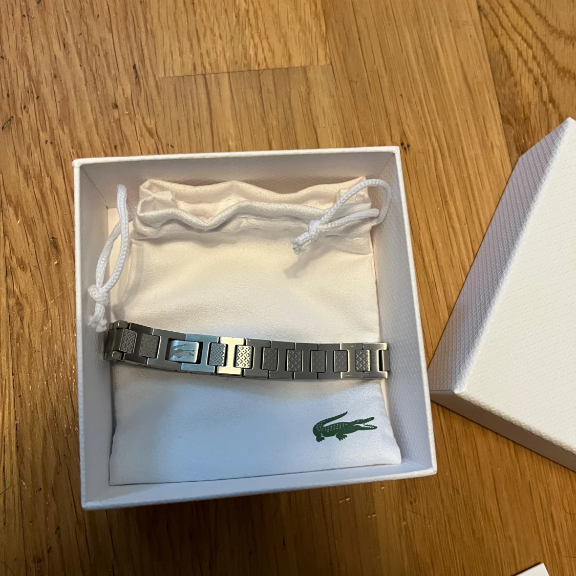 Silverfärgat armband från Lacoste - 3