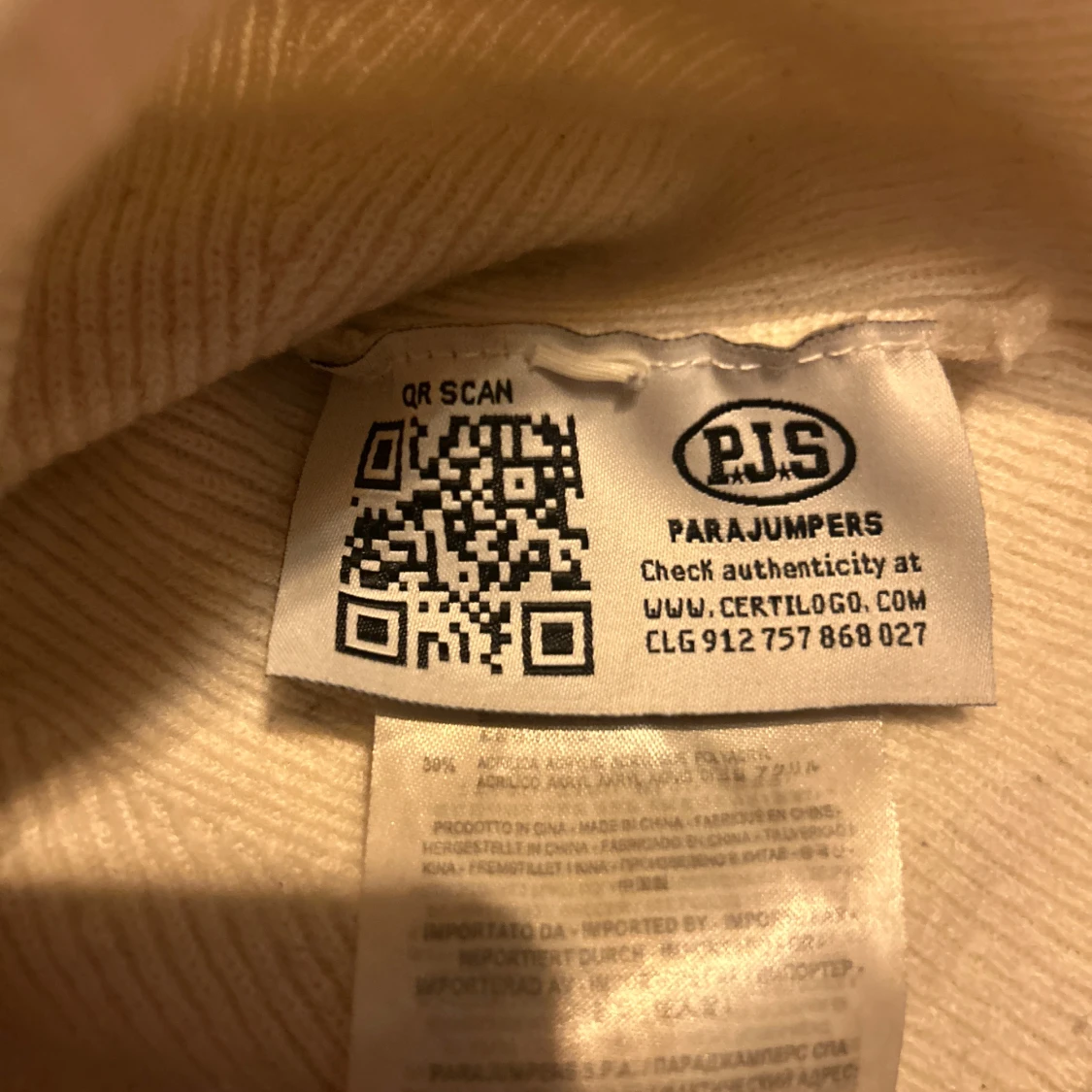 Vit ribbad mössa från Parajumpers - 2