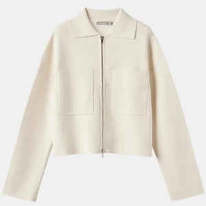 vit kofta - Säljer denna populära zip-tröjan från åhlens i storlek xs! inte använd mycket så i bra skick. Skriv för egna bilder