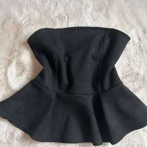 Svart tubtopp  - Superfin med tyvärr för stor! Aldrig använd, har lappen kvar