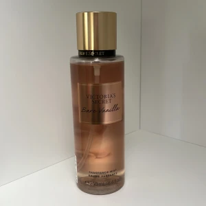 Victorias Secret Bare Vanilla - Säljer en parfym som jag köpt från Victorias Secret pga att den inte kommit till användning💗