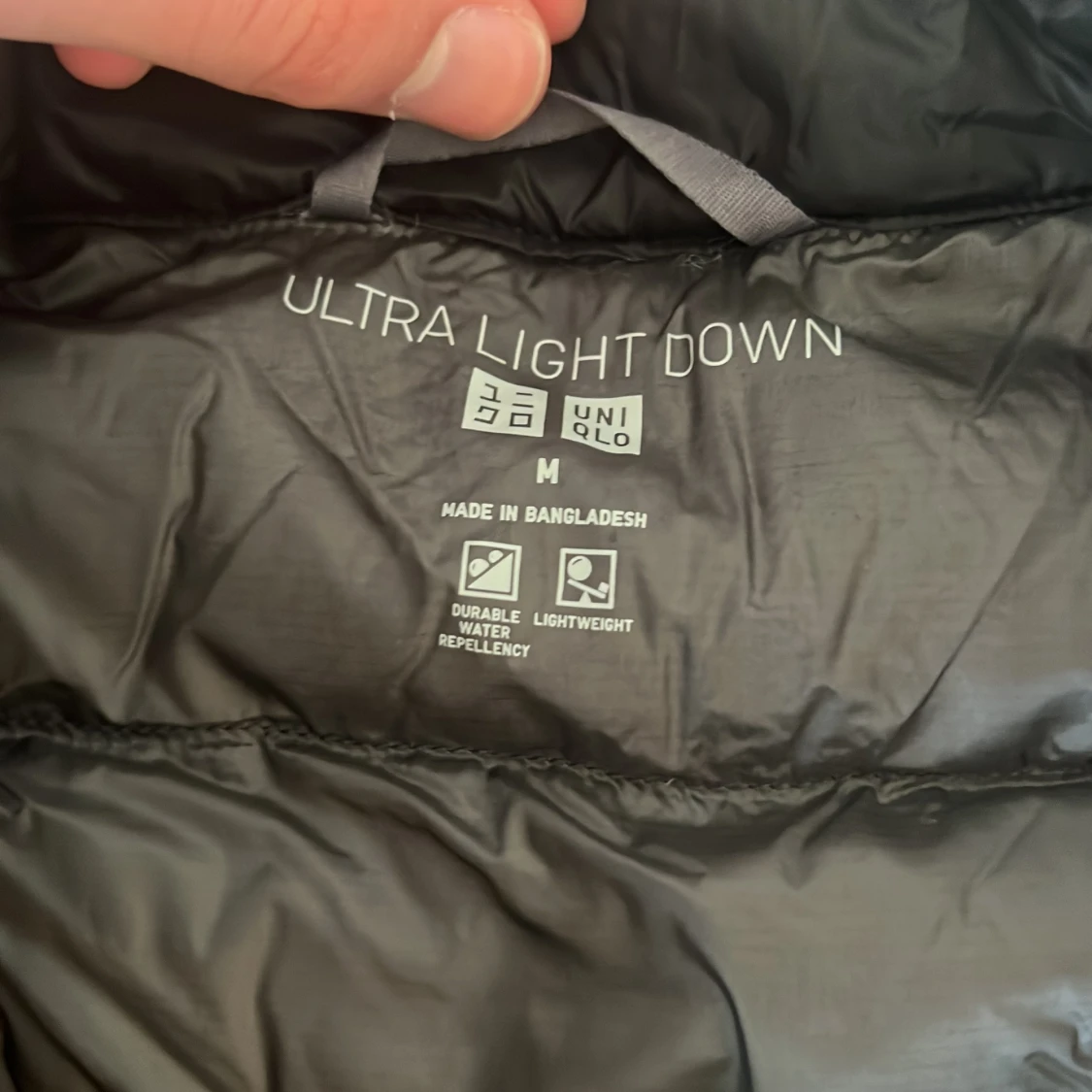 Svart dunväst från Uniqlo Ultra Light Down - 2