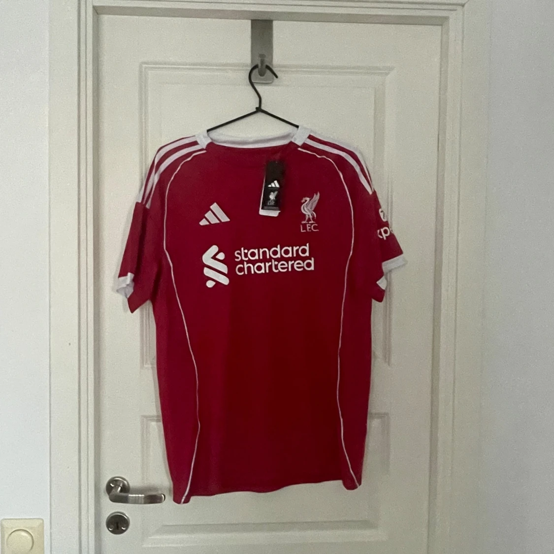 Liverpool röd fotbollströja Adidas L