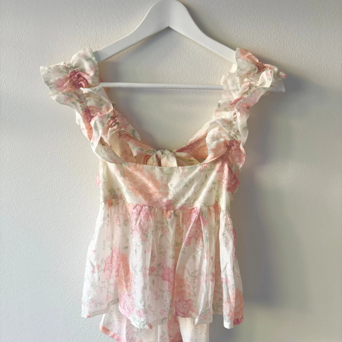 Söt topp med öppen rygg från hm  - 1