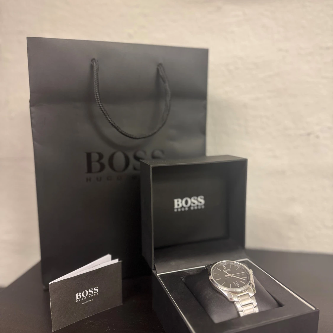 Silverfärgad klocka från Hugo Boss