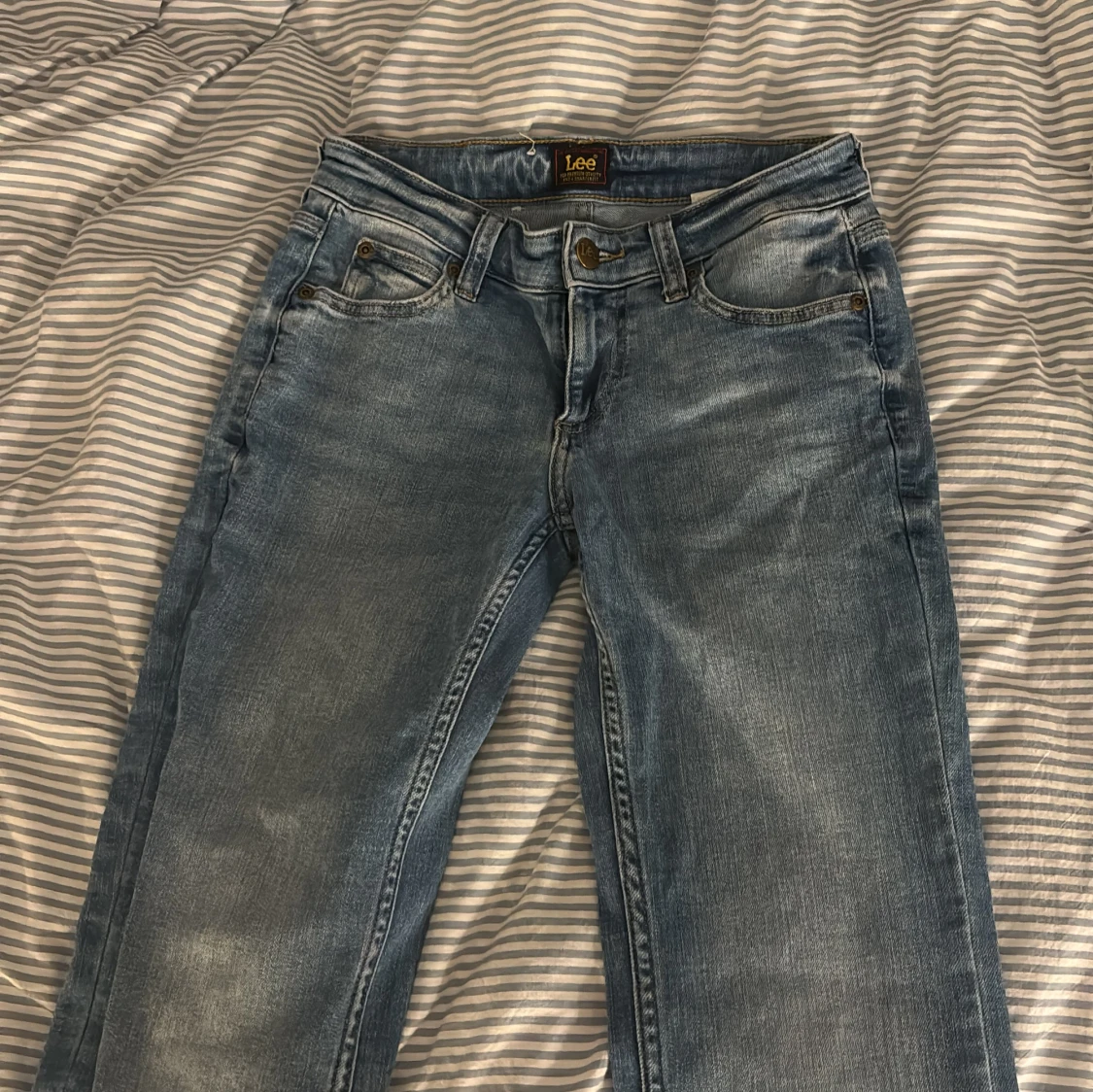 Blå jeans från Lee med klassisk passform