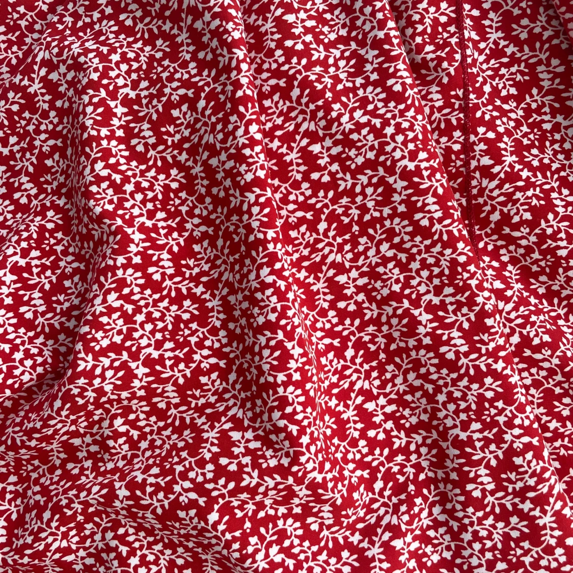 Röd blommig klänning med knytband - 1