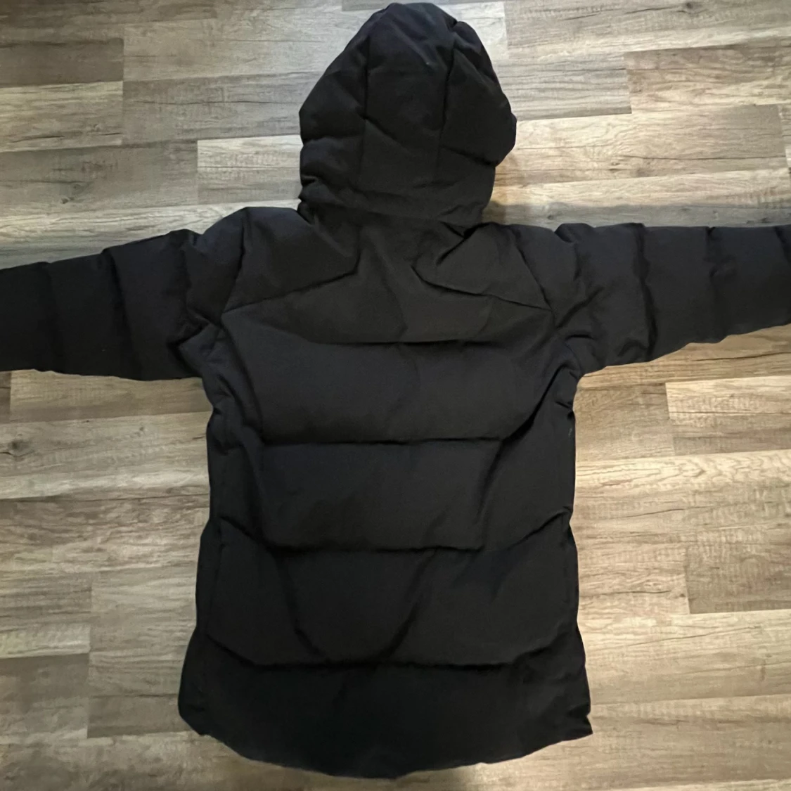 Svart pufferjacka från sailracing - 1