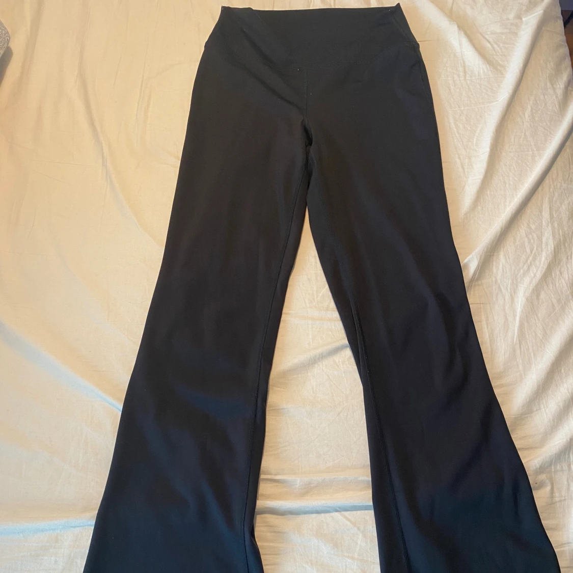 Svarta bootcut leggings H&M Move - 4