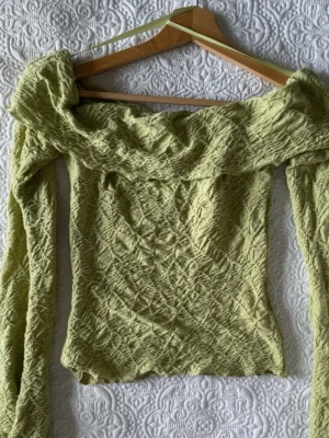 Grön off shoulder topp - Superfin grön off shoulder topp, storlek xs.💗💗