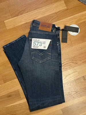 Replay Grover jeans - Säljer dessa snygga replay grover jeans. Köpte dem av en person här på plick men de var tyvärr för stora och därför säljer jag dem. Storleken är 29/32. Skriv gärna om ni har några funderingar 🤗