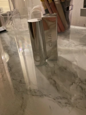 CAIA Foundation Stick 40W - Foundation stick från CAIA i nyansen 40W. Helt oanvänd 