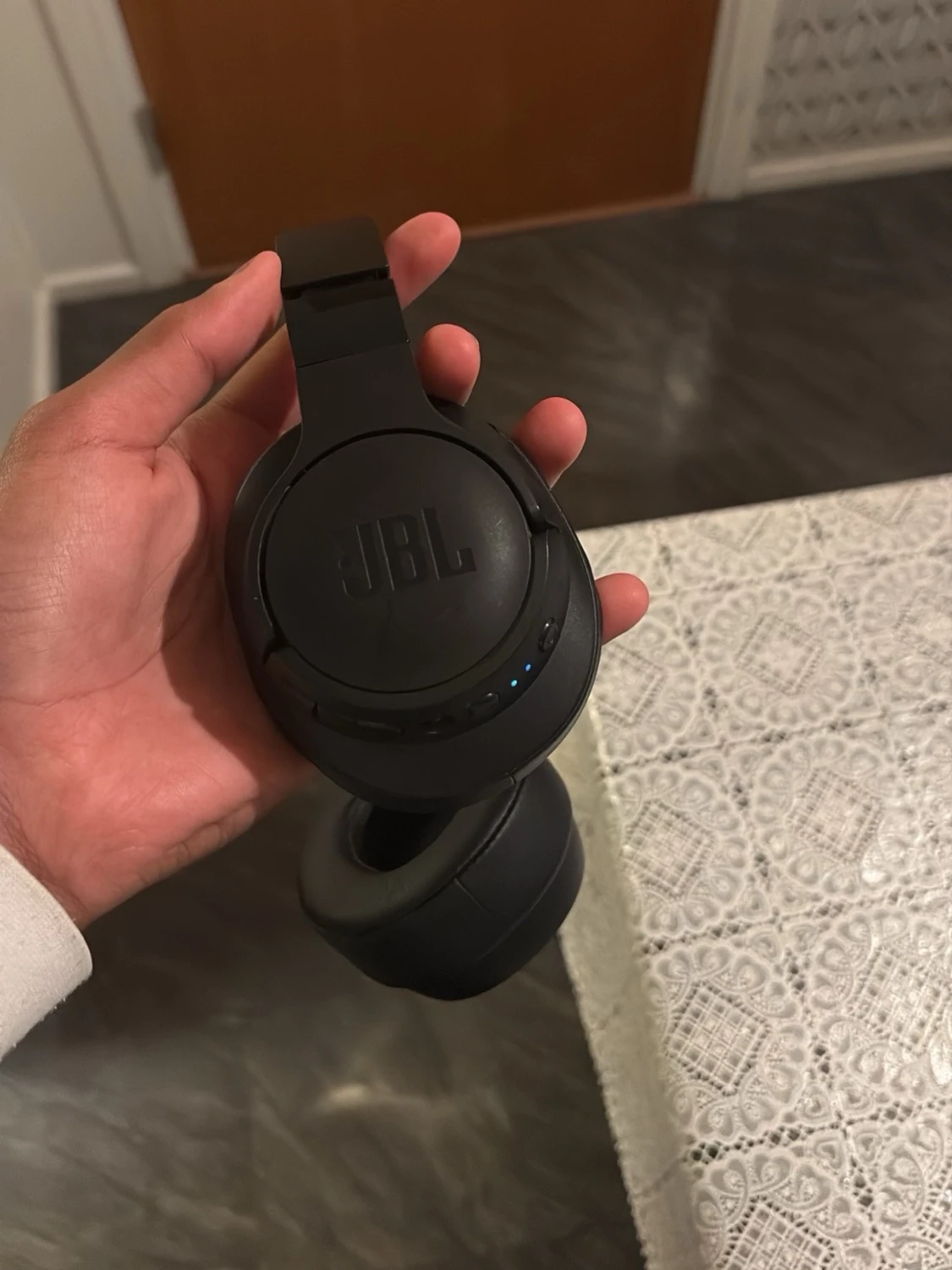 JBL tune760NC med jbl laddare - 5