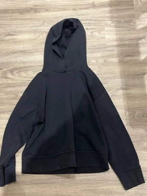 Zara hoodie - En svart hoodie från zara, inga defekter!