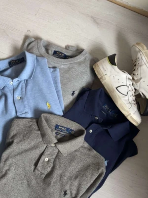 BULK Ralph lauren Pike och Phillipe models - 4st Ralph lauren pikéer samt 1 par philipe models. storlek M pl pikéer och 42 på models. Allt för 2000!