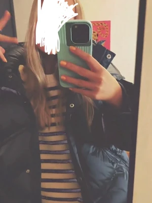 Blå vinterjacka från Tatuum, strl 36 - Säljer min jättefina vinterjacka  från Zalando  i storlek 36❣️ köpt förra vintern men endast använd ett fåtal gånger. Perfekt för kalla dagar. Passformen är normal och jackan är vadderad för extra värme. 🩵🩵