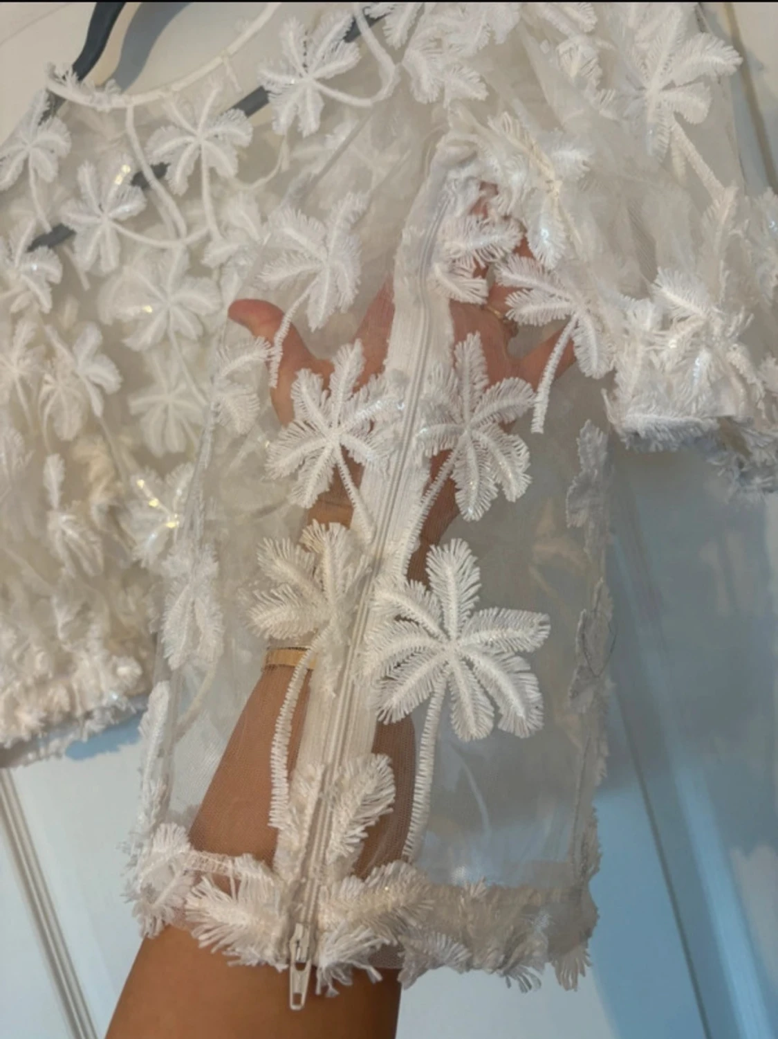 Vit blommig meshblus från Object - 2