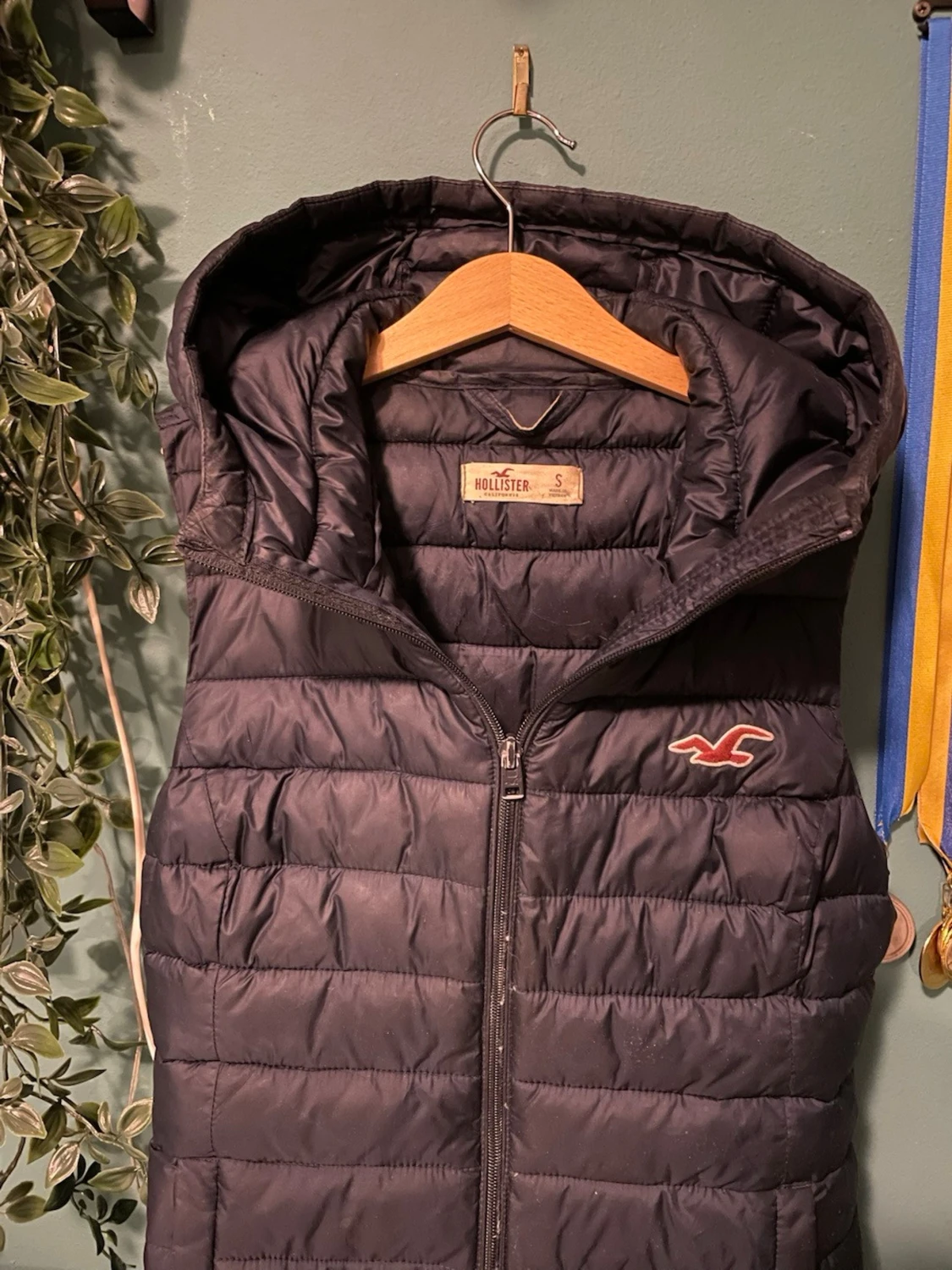 Svart dunväst från Hollister S - 1