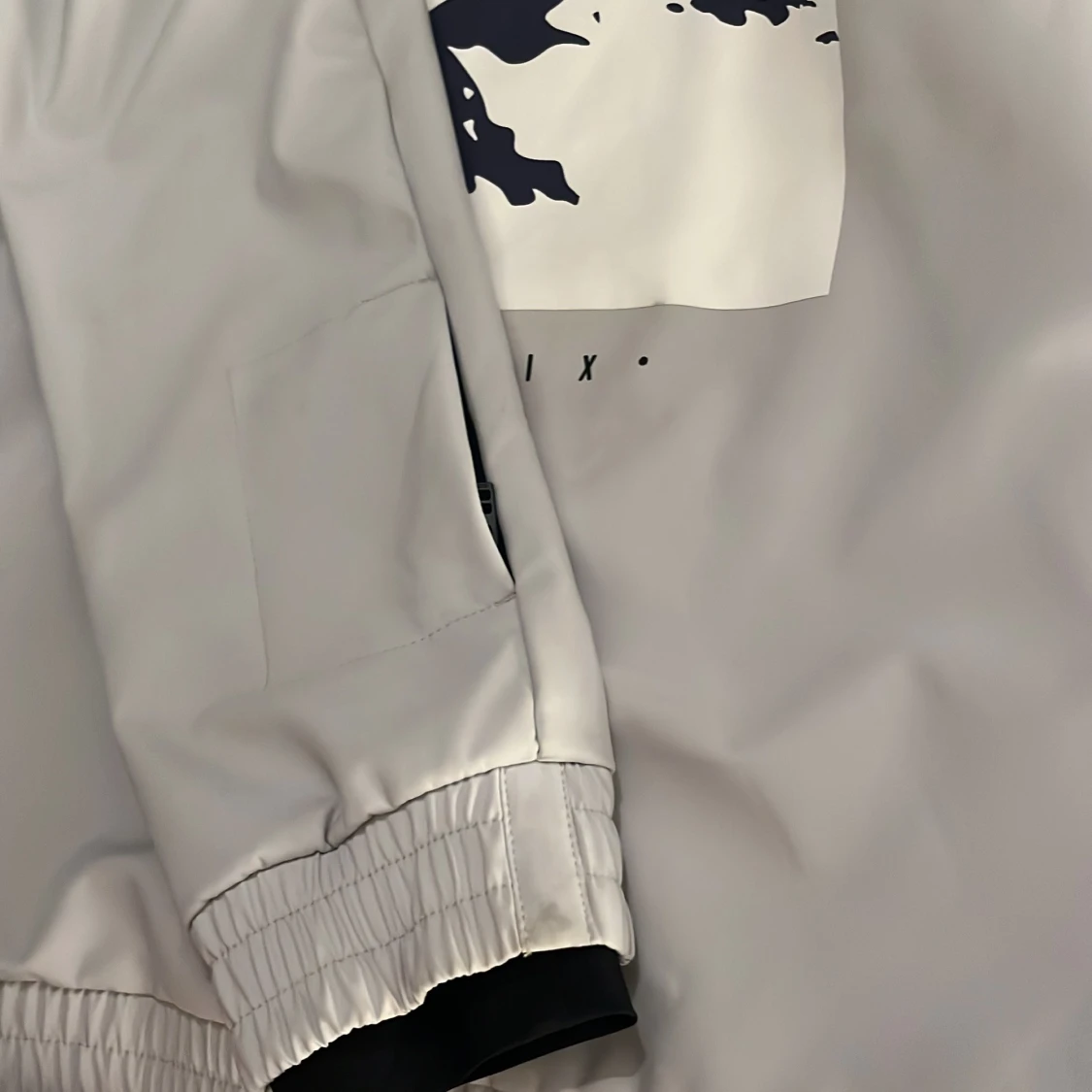 Ljusgrå skidjacka/vindjacka från Dope - 4