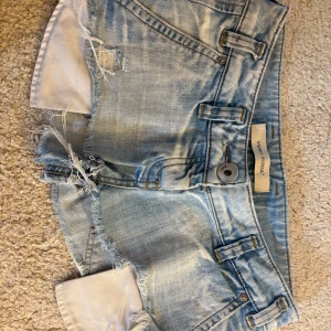 Ljusblå jeansshorts från Vero Moda - säljer mina jääättesnygfa jeansshorts ifeån veromoda då dom inte kommer till användning💗