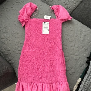 Zara klänning  - Såå fin klänning som är ny! Från Zara 