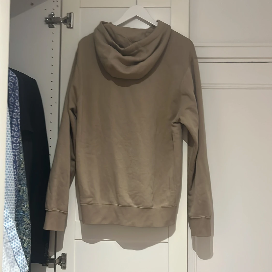 Beige Nike hoodie med broderad logga - 1