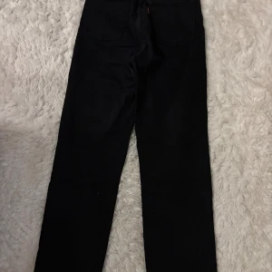 Levis ribcage straight - Svarta jeans från Levis i väldigt gott skick. Säljer då de är för små för mig. Pris kan diskuteras 