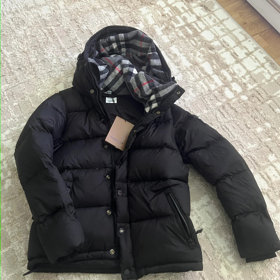 Svart dunjacka från Burberry