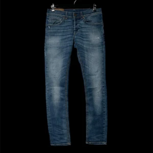 Dondup George jeans W30 - Dondup jeans i storlek 30                                        Skick: 9/10                                                                    Nypris: 4000kr                                                             Mitt: 899kr
