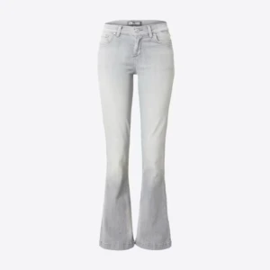 Grå bootcut jeans från Fallon 26/34 - Snygga ljusgrå jeans från LTB i modellen Fallon, bootcut med medelhög midja. Jeansen är använda ett fåtal gånger. Nypris 700, men säljer dessa för 400. Kontakta mig vid frågor💓