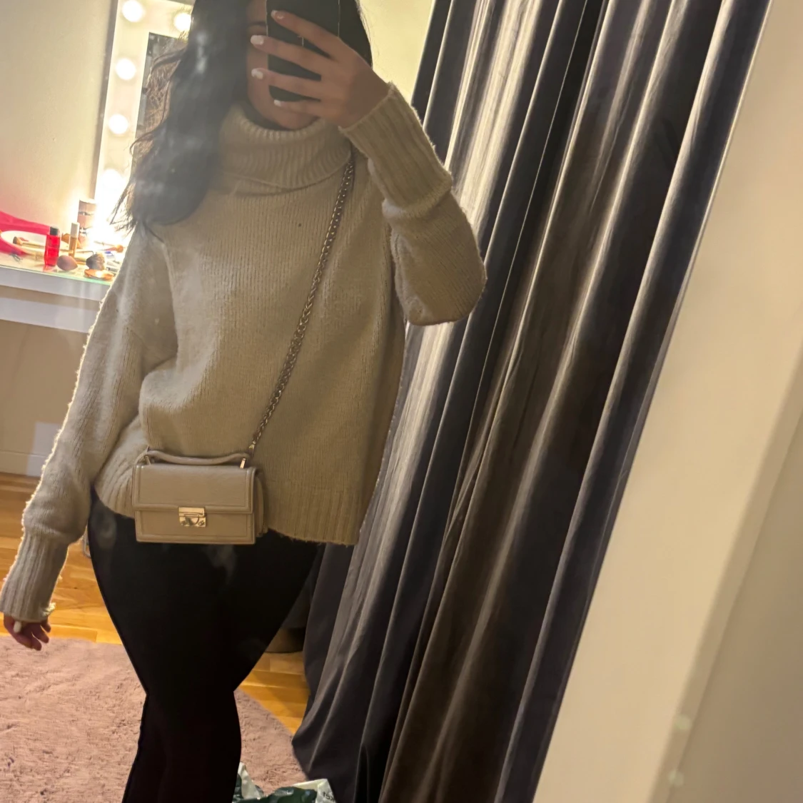 Beige stickad polotröja - 1