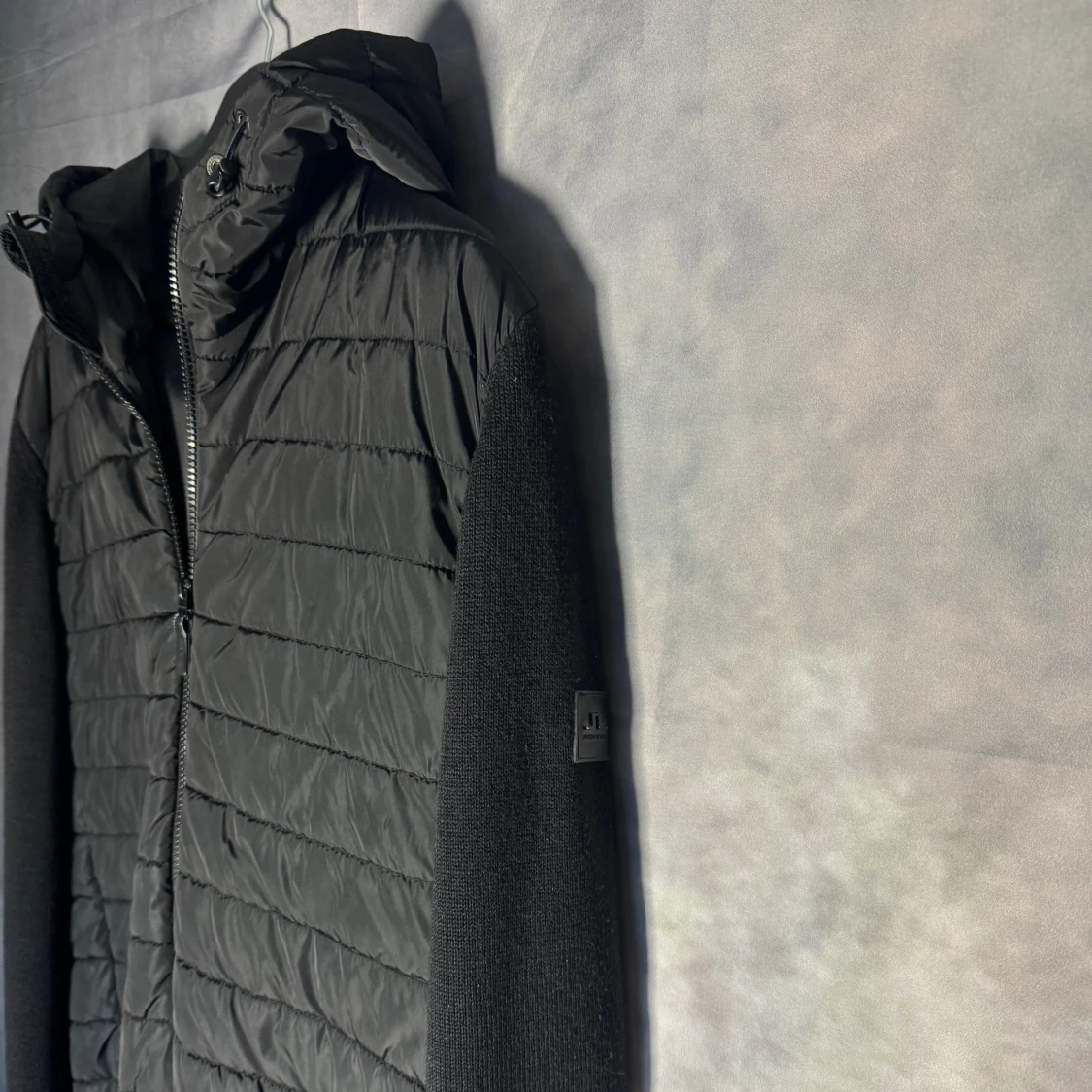 Svart pufferjacka från J.Lindeberg - 1