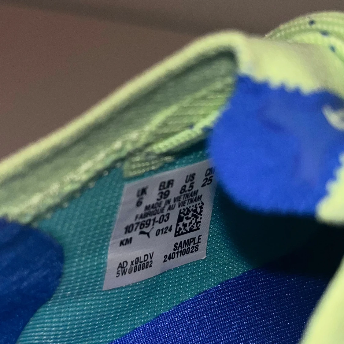 Puma fotbollsskor limegrön/blå strl 39 - 3