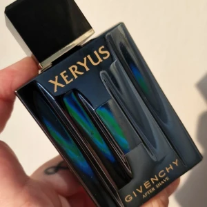 Givenchy Xeryus After Shave (vintage) - Givenchy Xeryus After Shave, ca 10 ml kvar.. Snygg och stilren flaska med en modern vibe. Perfekt för dig som vill ha något klassiskt och exklusivt i badrumshyllan. Alkoholhalt: 75%.