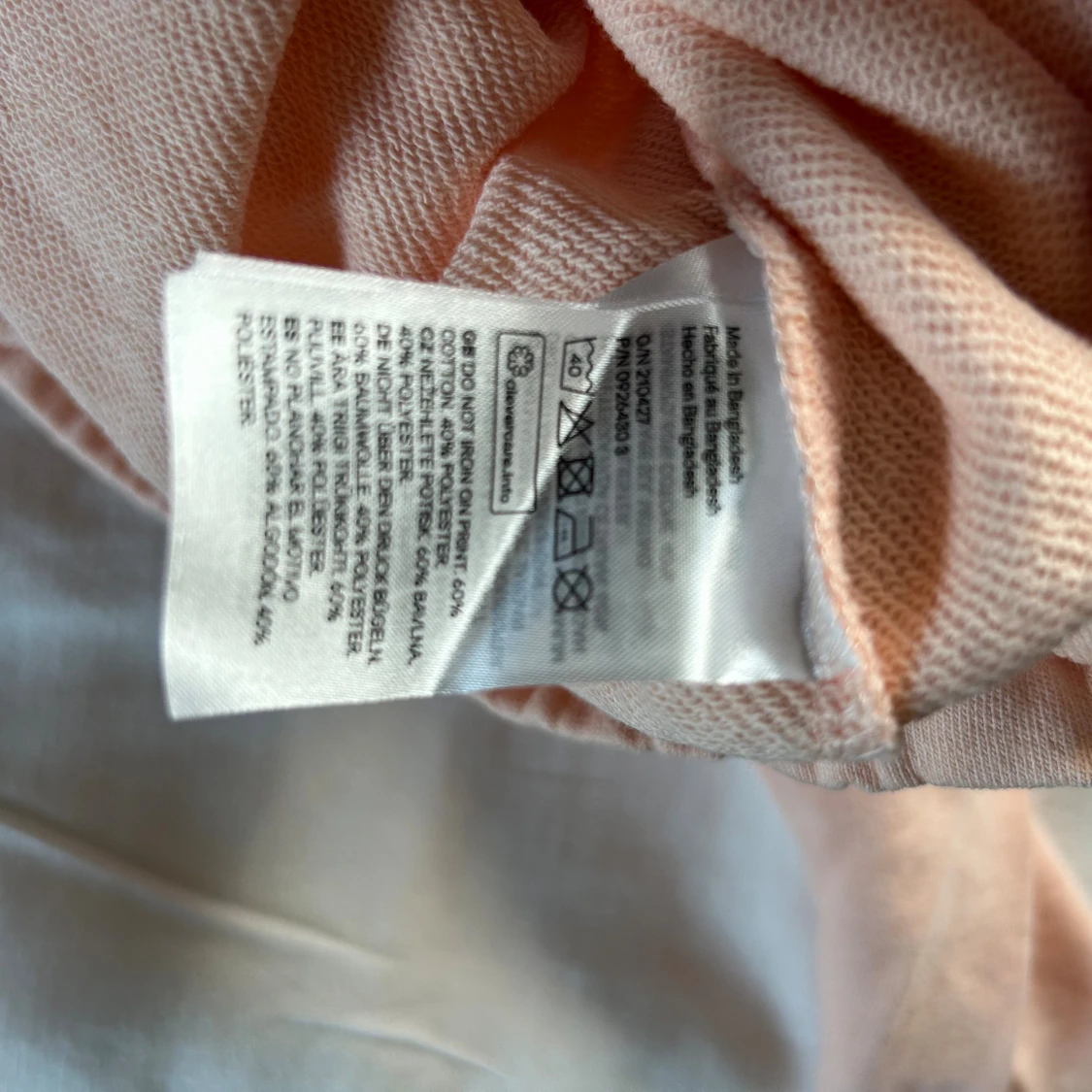 Ljusaprikos hoodie med tryck 'friday' - 2