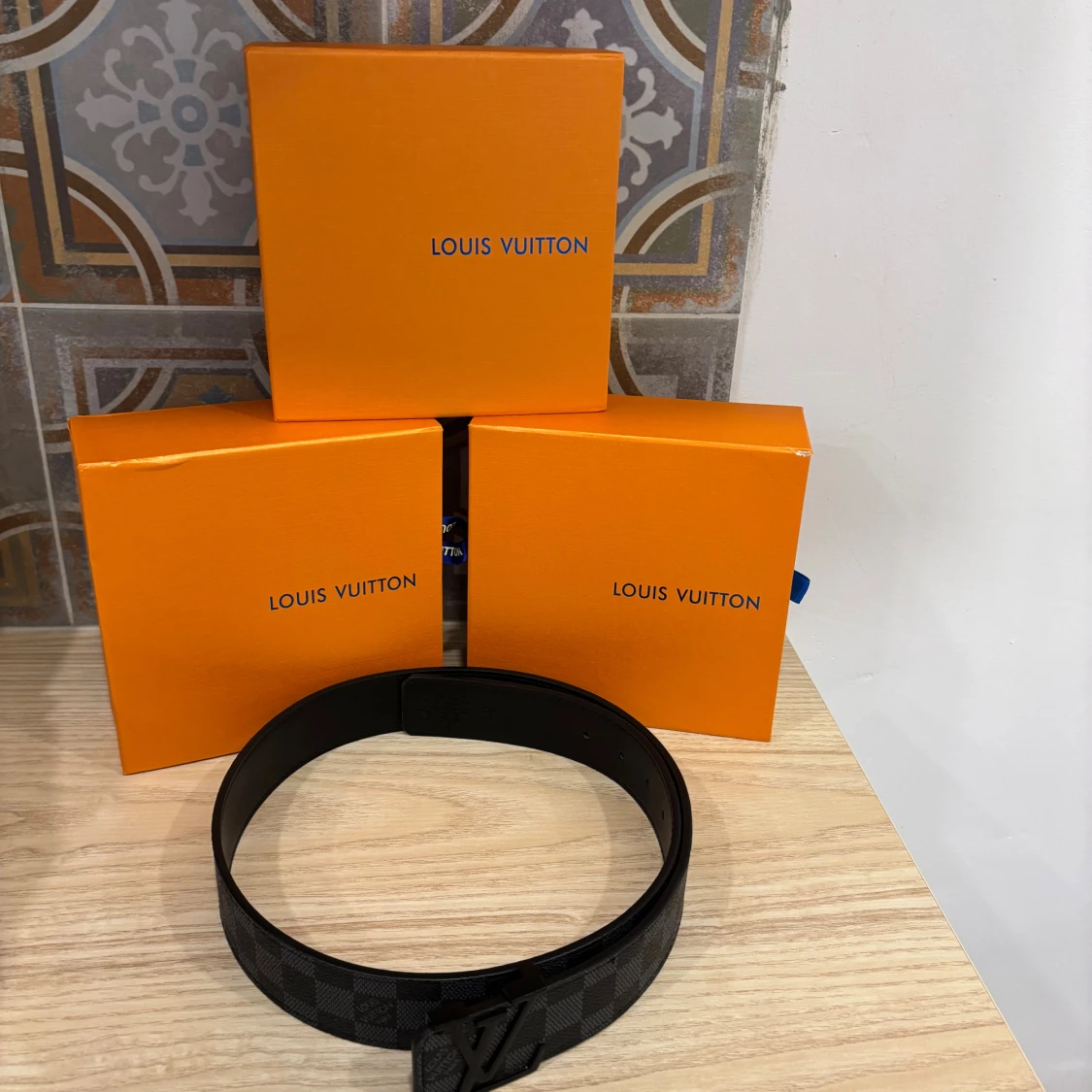 3 stLouis Vuitton bälten