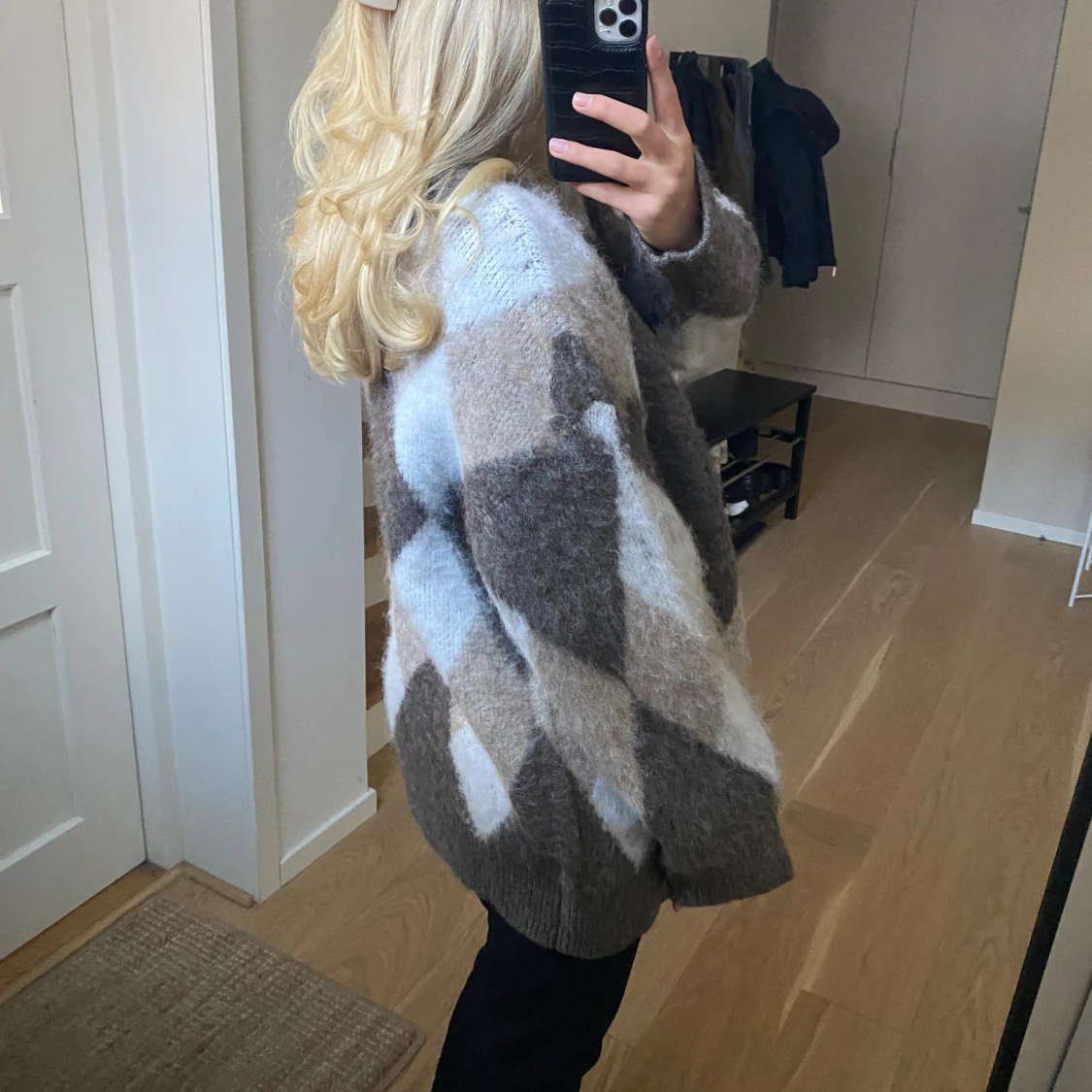 Oversized rutig kofta i beige och grått - 2