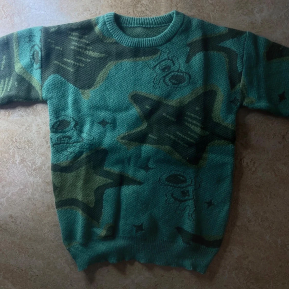 Grön stickad tröja med stjärnmönster - 1