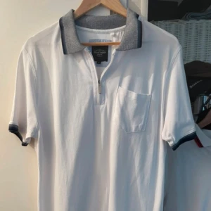 Piké T-shirt - Väldigt fin piké med halv zip