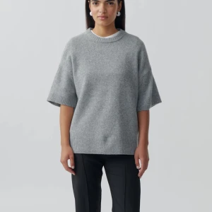 Trekvartsärmad stickad tröja - Väldigt fin stickad tröja med trekvartsärmar🫶