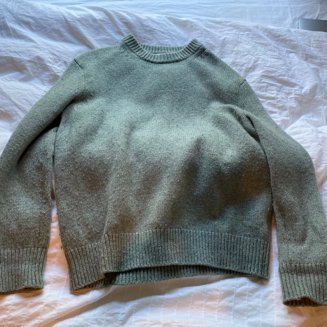 Turkos stickad tröja med rund hals från Arket - 1