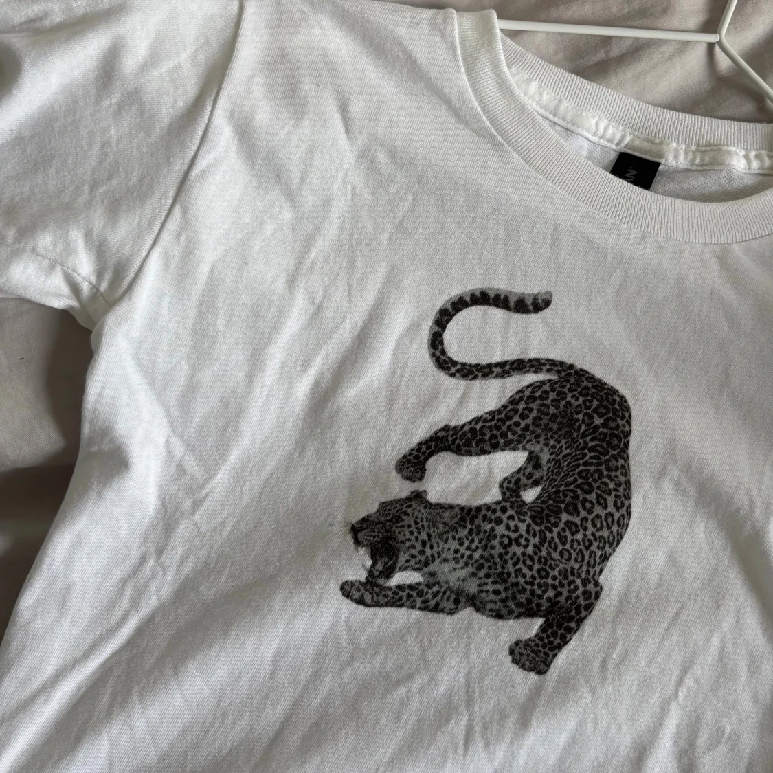 Vit T-shirt med tryck - 4