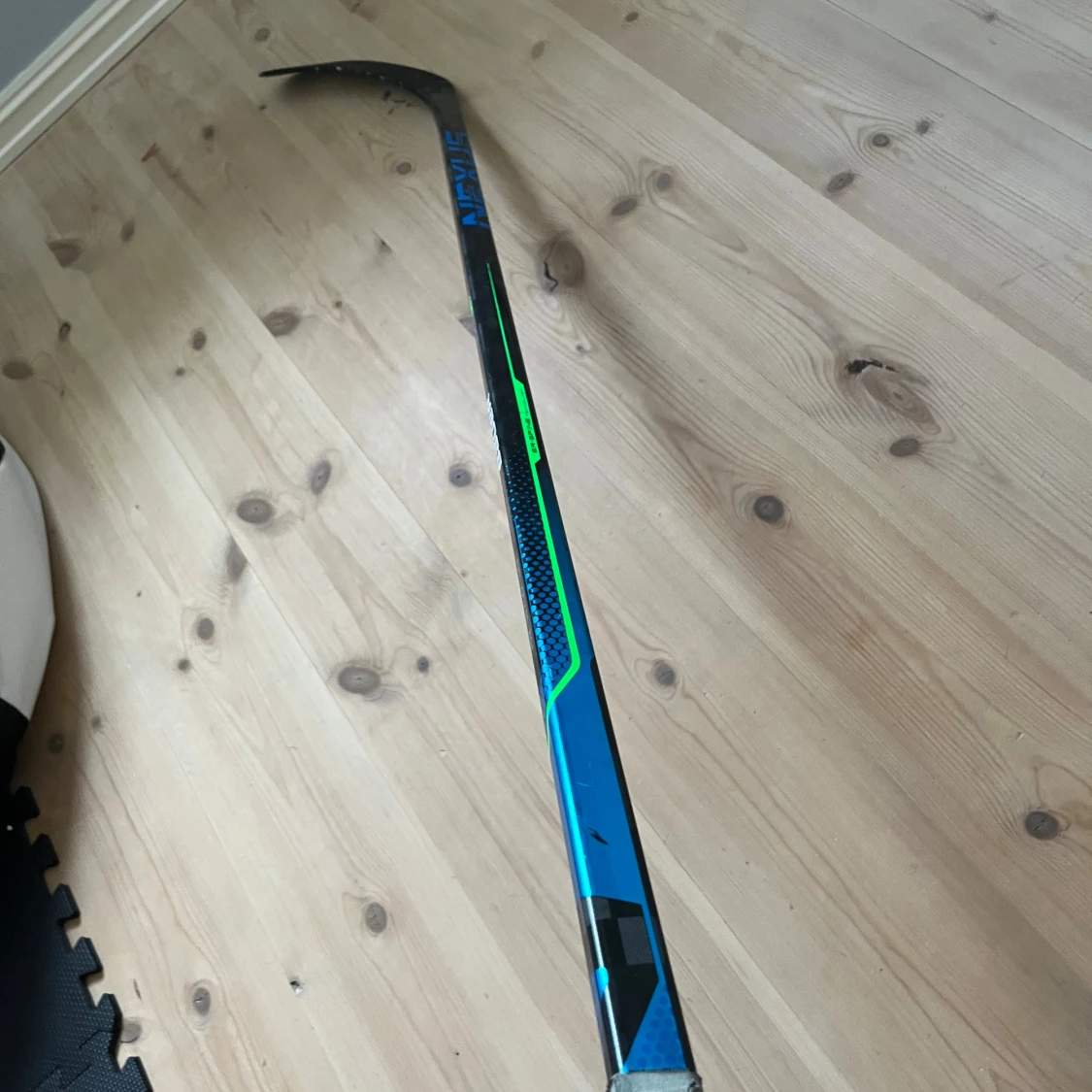 Bauer nexus geo höger skytt jr 40 (52) - 3